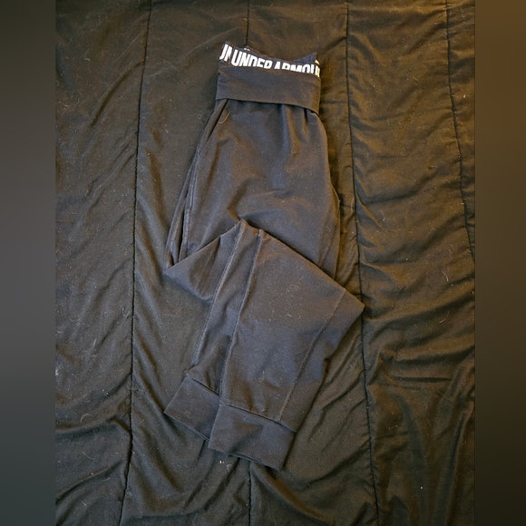 3 pairs of UA joggers - Picture 5 of 11
